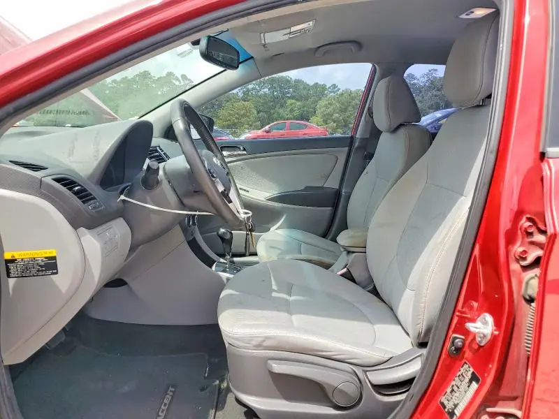 2013 HYUNDAI ACCENT SE  