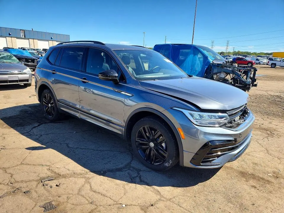 2022 VOLKSWAGEN TIGUAN SE R-LINE BLACK  