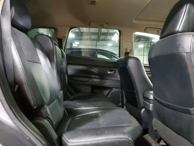 2015 MITSUBISHI OUTLANDER SE  