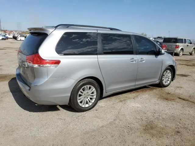 2012 TOYOTA SIENNA XLE  