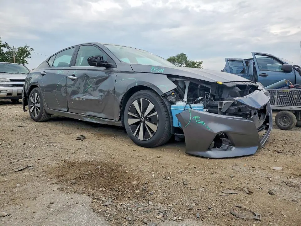 2022 NISSAN ALTIMA SV  