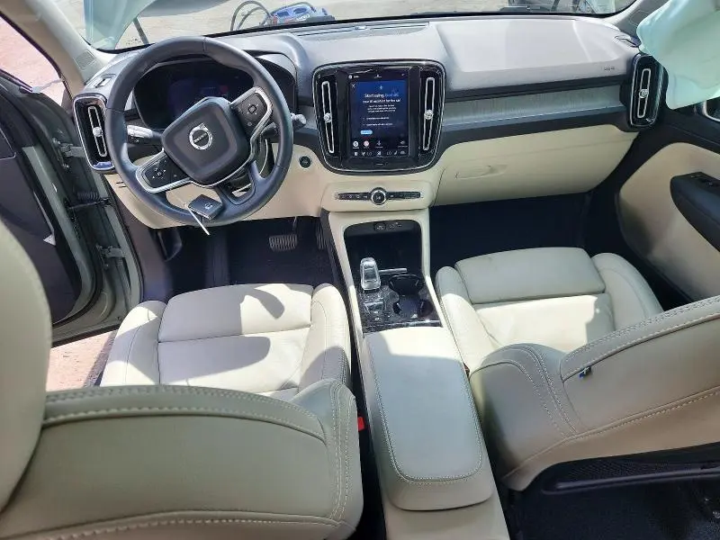 2023 VOLVO XC40 ULTIMATE  