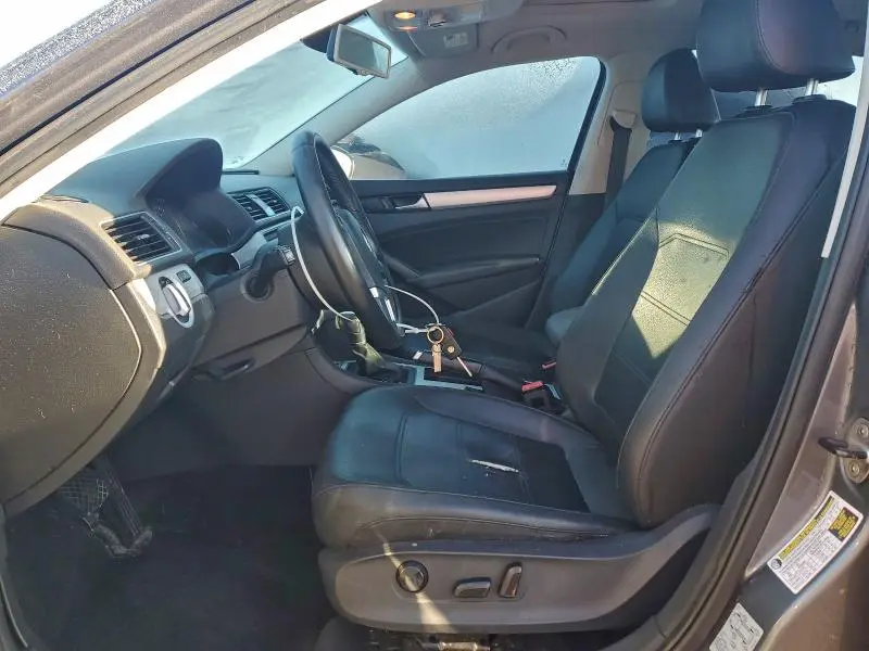 2012 VOLKSWAGEN PASSAT SE  