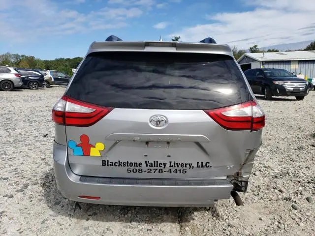 2018 TOYOTA SIENNA LE  