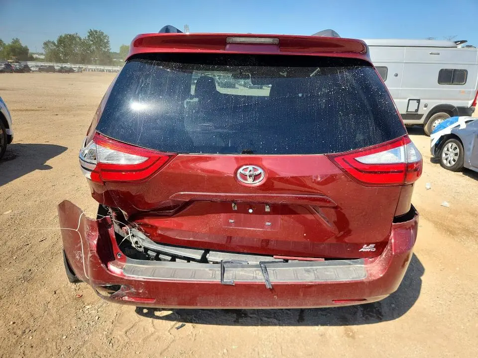 2017 TOYOTA SIENNA LE  