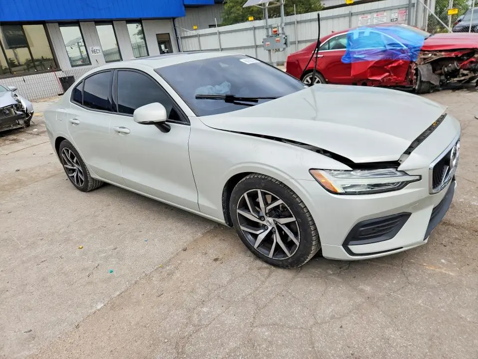 2019 VOLVO S60 T6 MOMENTUM  