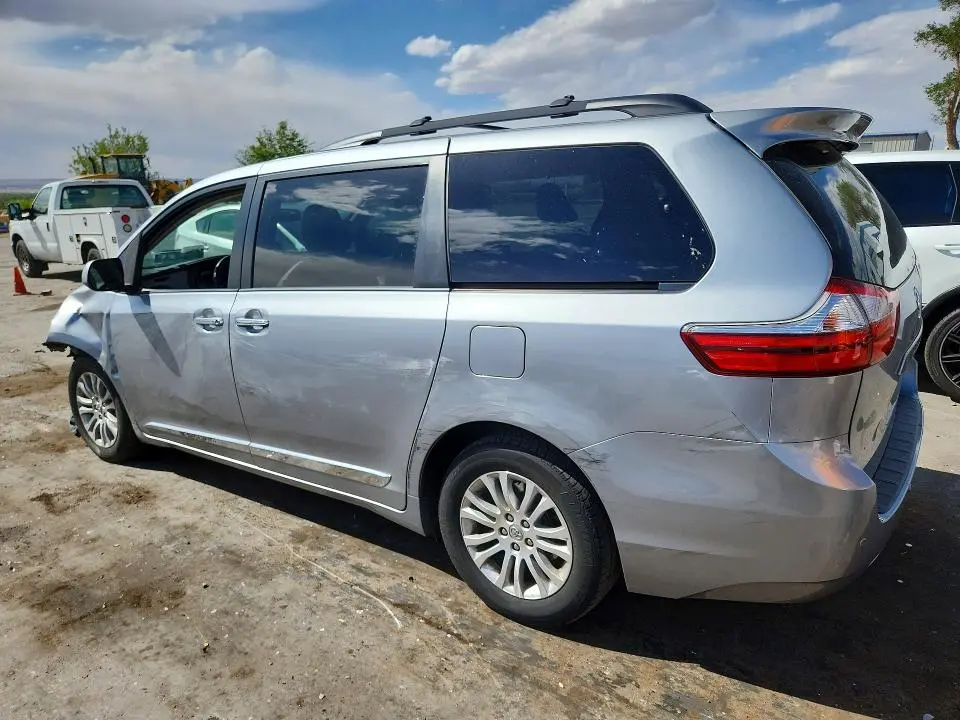 2015 TOYOTA SIENNA XLE PREMIUM 8-PASSENGER  