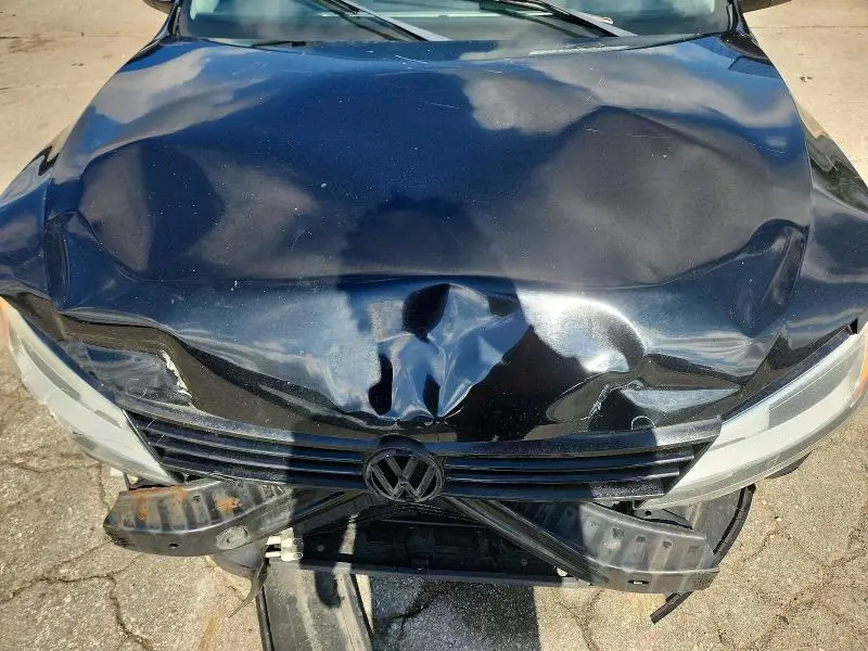 2012 VOLKSWAGEN JETTA SE  