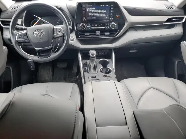 2021 TOYOTA HIGHLANDER XLE  