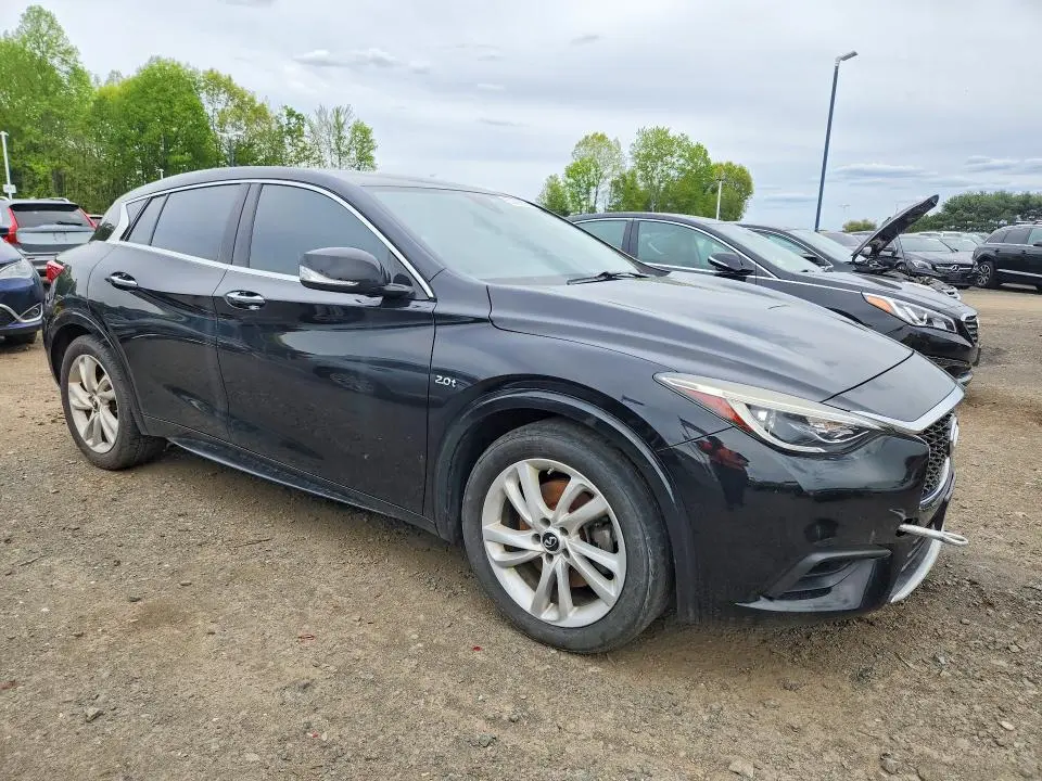 2018 INFINITI QX30 LUXURY  