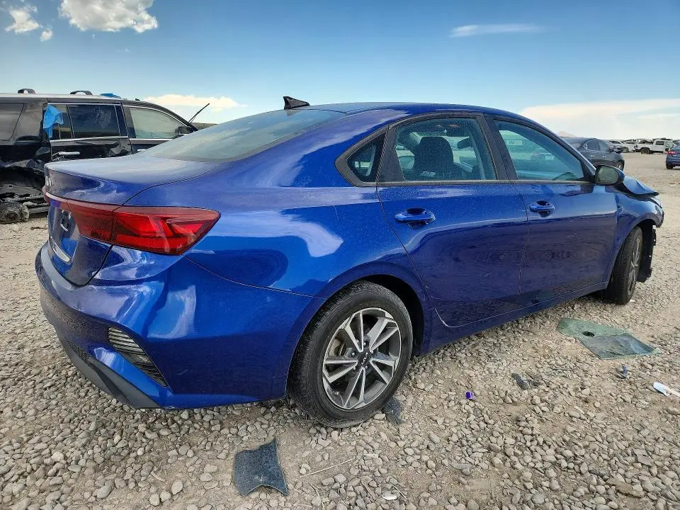 2023 KIA FORTE LX  