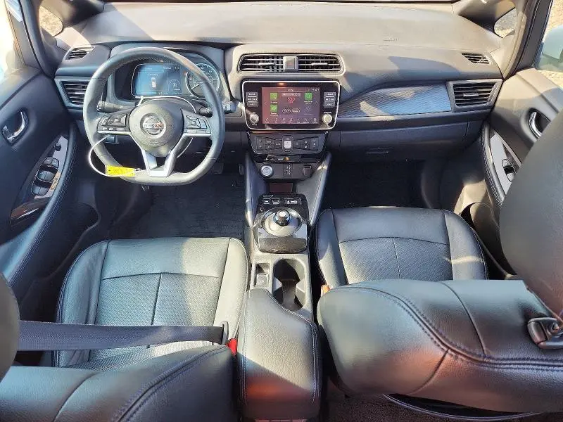 2020 NISSAN LEAF SV  