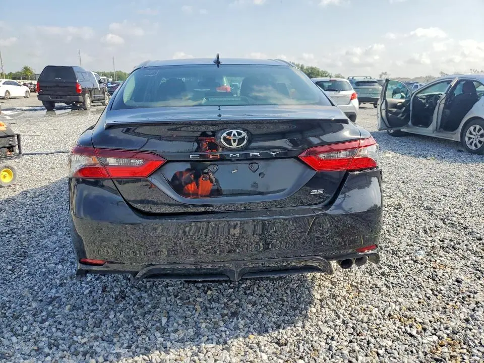 2021 TOYOTA CAMRY SE  