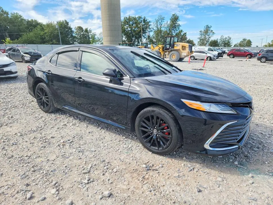 2022 TOYOTA CAMRY XLE  