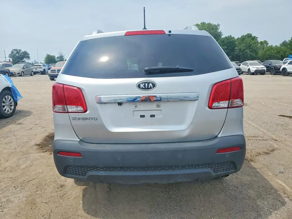 2011 KIA SORENTO LX  