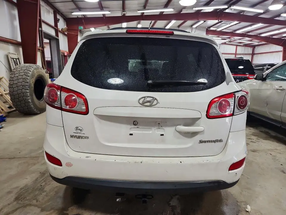2011 HYUNDAI SANTA FE SE  