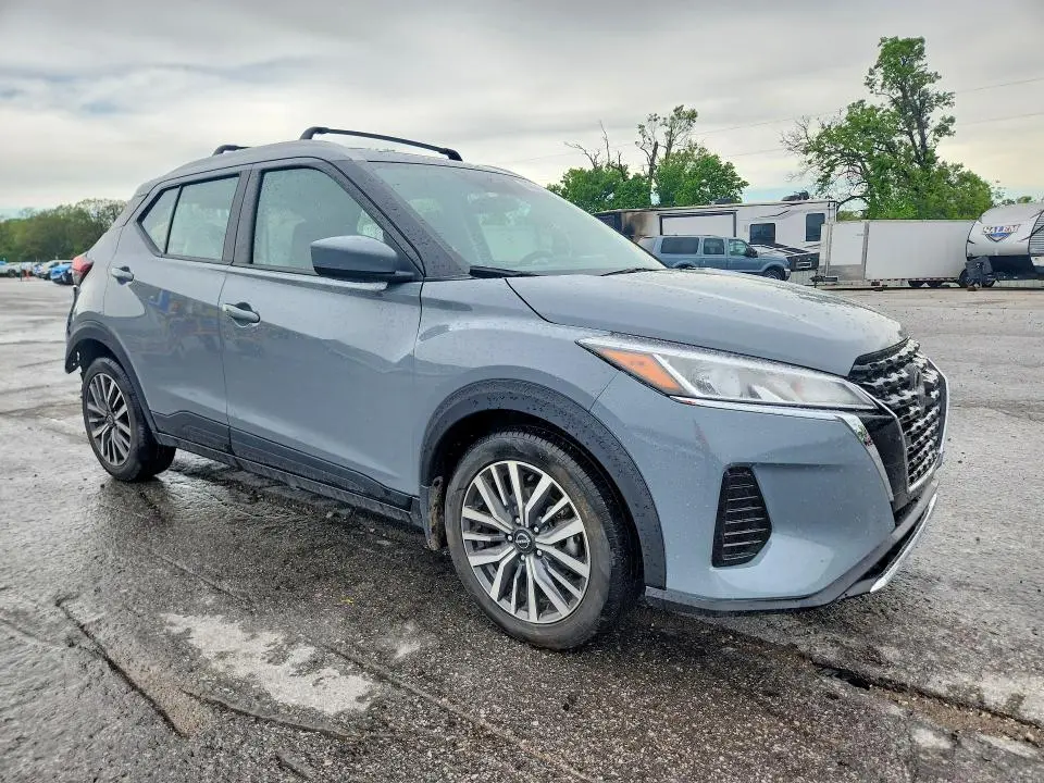 2024 NISSAN KICKS SV  