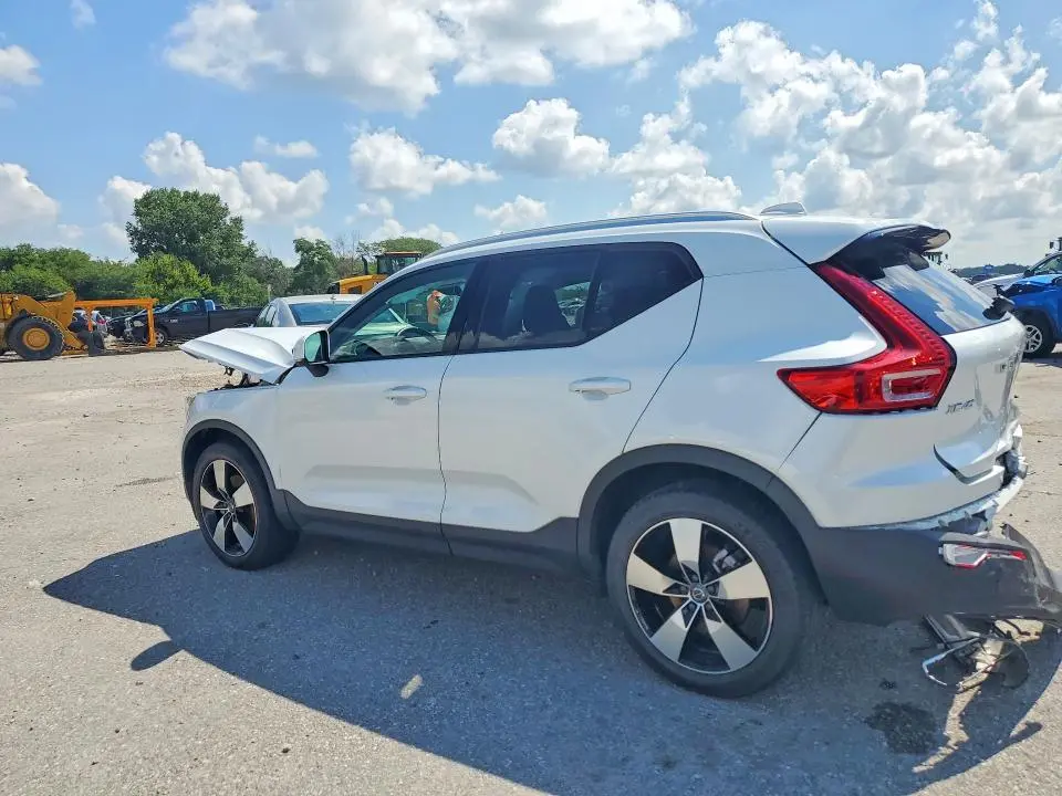 2021 VOLVO XC40 T5 MOMENTUM  