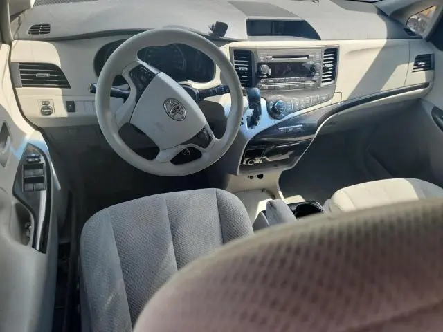 2013 TOYOTA SIENNA LE  