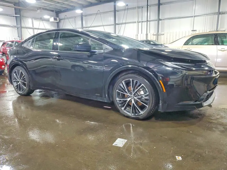 2025 TOYOTA PRIUS XLE  