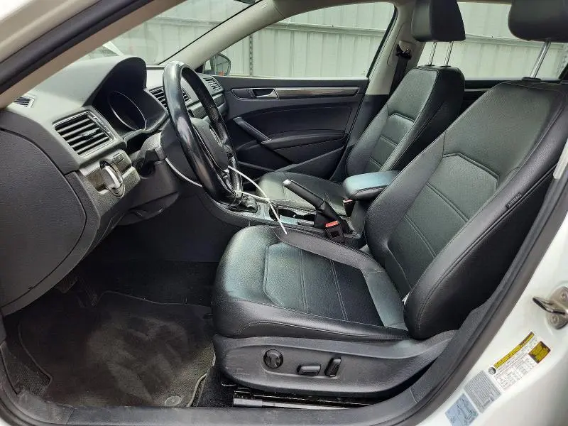 2017 VOLKSWAGEN PASSAT SE  