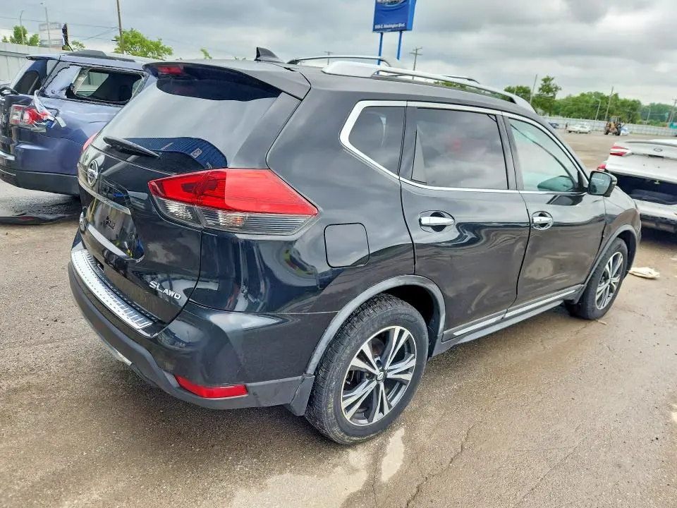 2017 NISSAN ROGUE SL  