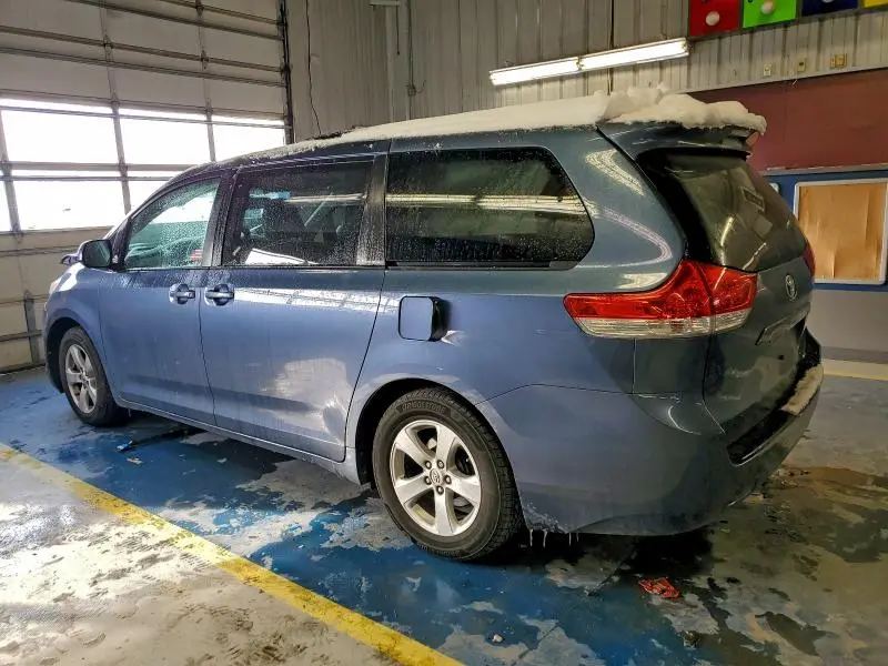 2014 TOYOTA SIENNA LE  