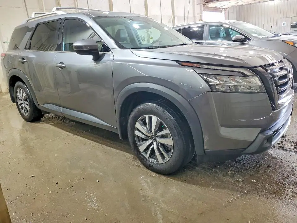 2024 NISSAN PATHFINDER SL  