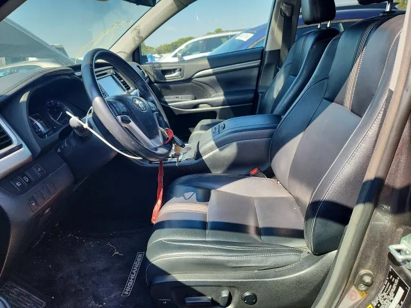 2018 TOYOTA HIGHLANDER SE  