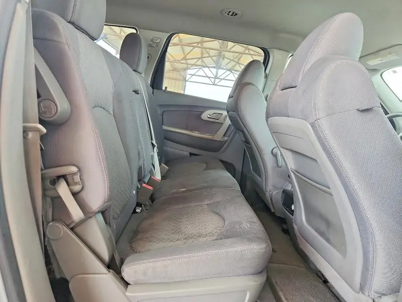 2011 CHEVROLET TRAVERSE LS  