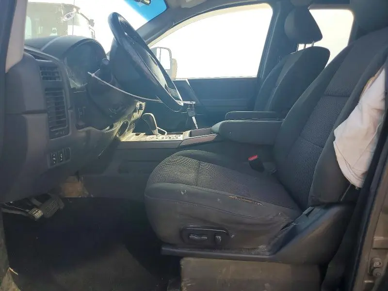 2011 NISSAN TITAN SV  
