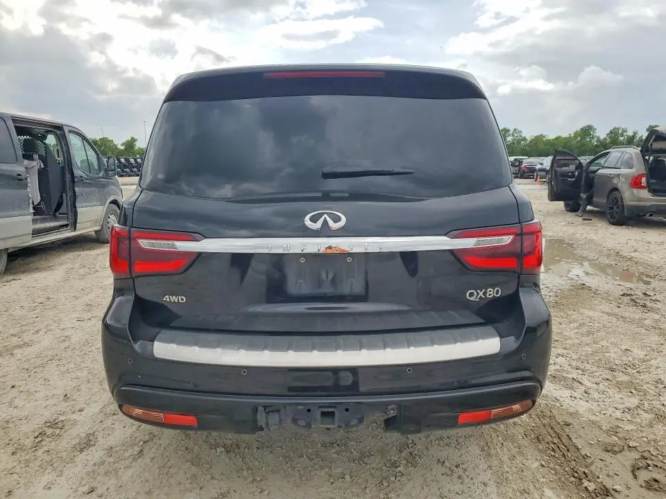 2022 INFINITI QX80 LUXE  