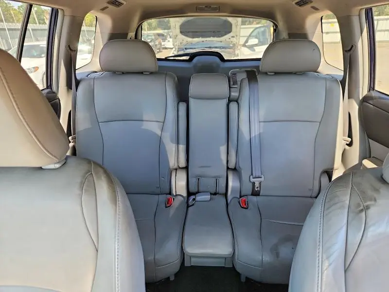 2013 TOYOTA HIGHLANDER SE  