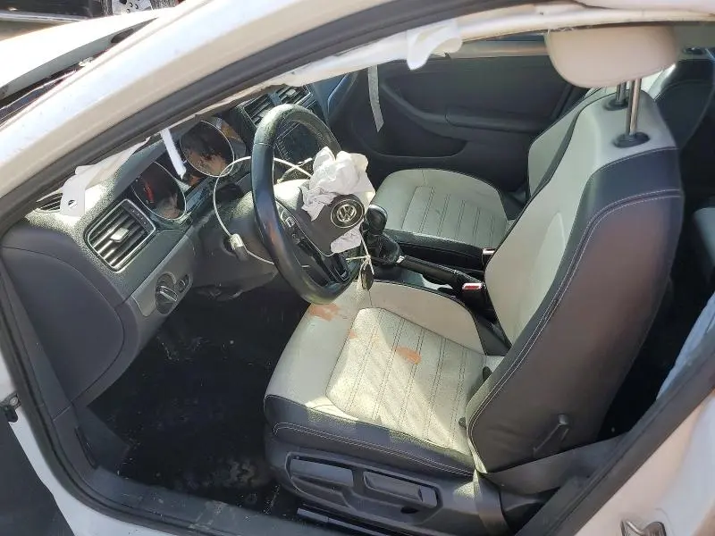 2016 VOLKSWAGEN JETTA SPORT  