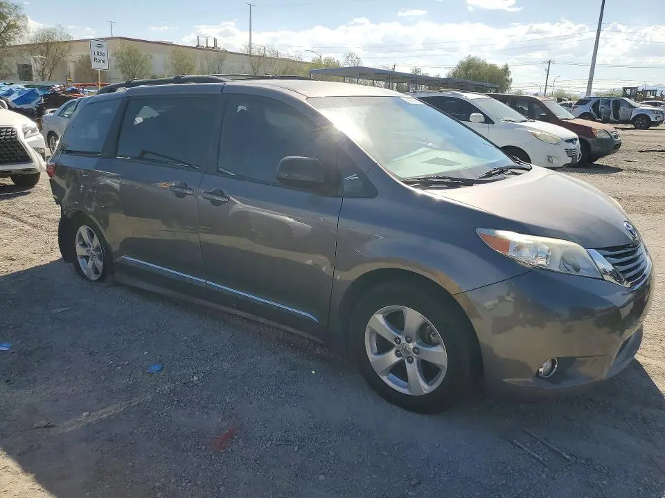 2017 TOYOTA SIENNA LE  