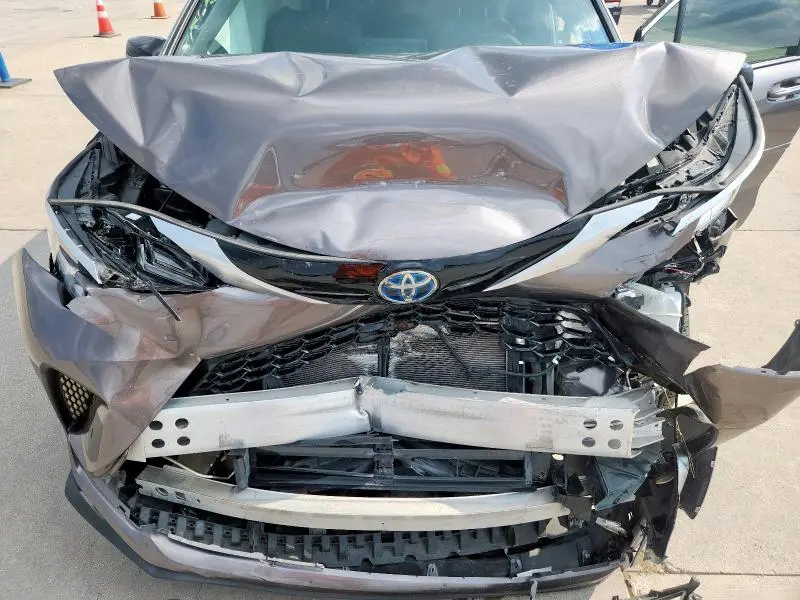 2022 TOYOTA SIENNA XSE  