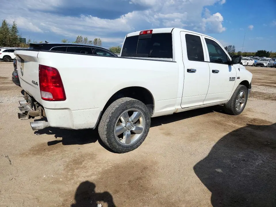 2016 RAM 1500 SLT  