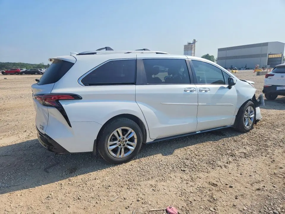 2022 TOYOTA SIENNA LIMITED 7-PASSENGER  