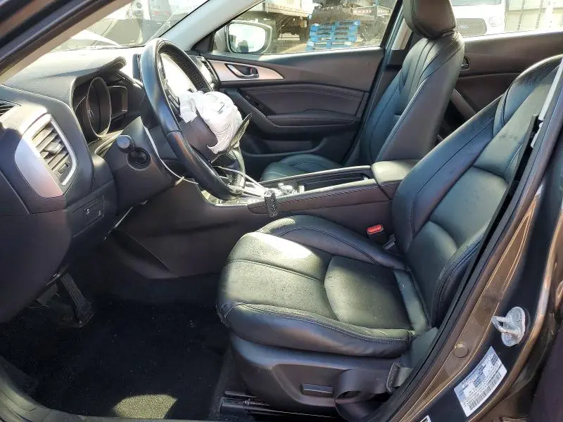 2018 MAZDA 3 TOURING  