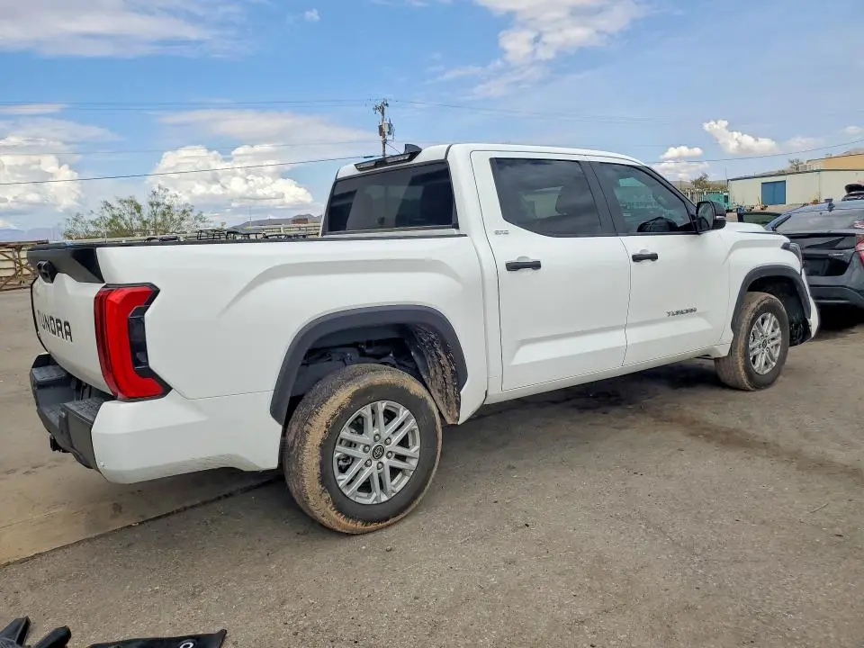 2024 TOYOTA TUNDRA SR5  