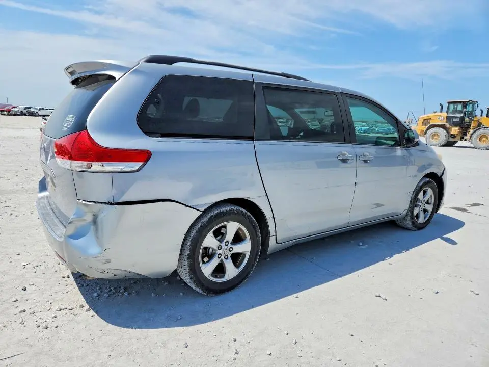 2011 TOYOTA SIENNA LE  