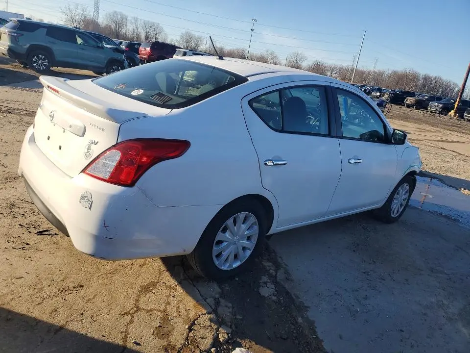 2019 NISSAN VERSA SV  