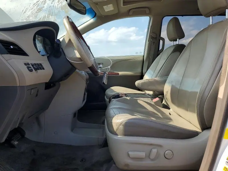 2013 TOYOTA SIENNA LIMITED 7-PASSENGER  