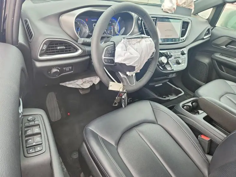 2025 CHRYSLER VOYAGER   