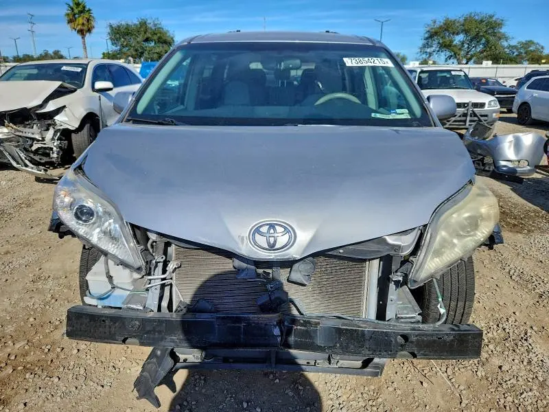 2012 TOYOTA SIENNA LE  