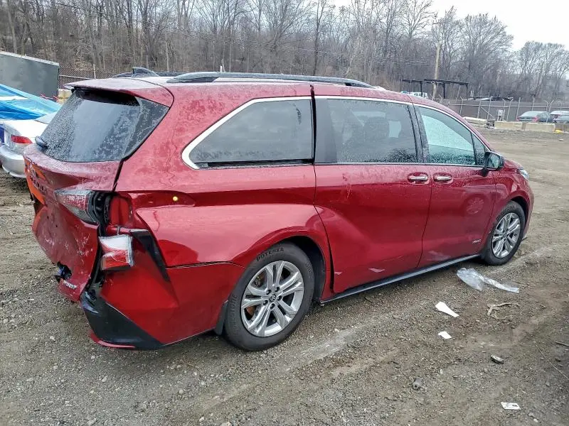 2021 TOYOTA SIENNA   