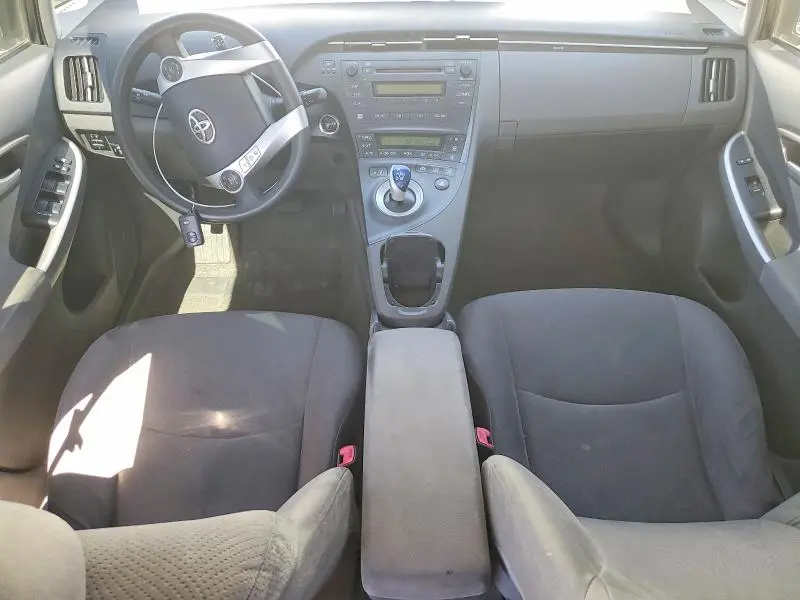 2010 TOYOTA PRIUS III  