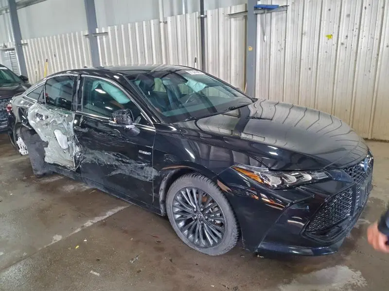 2021 TOYOTA AVALON XSE  