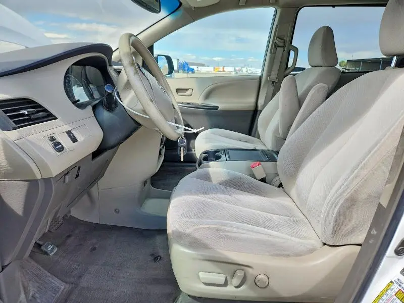 2013 TOYOTA SIENNA LE 7-PASSENGER  