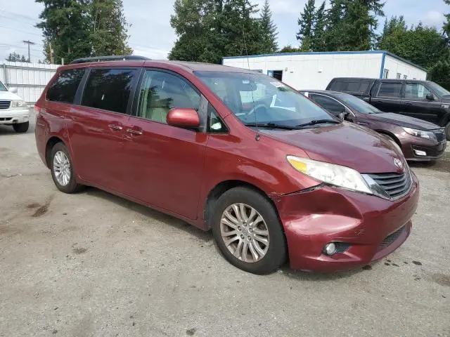2014 TOYOTA SIENNA XLE  